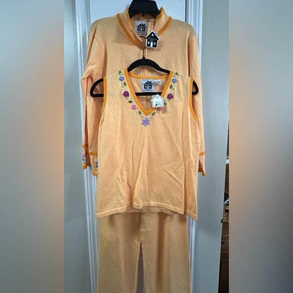 Storybook Knits 3 pieces with Floral Trim tops M pants S (mix15)